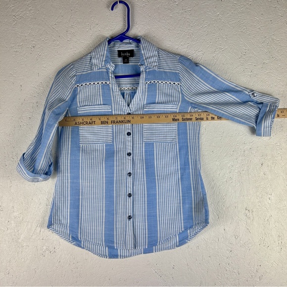 By & By Top Womens Size XS Beautiful 100% Cotton Blouse Lightweight Breezy - Picture 3 of 9